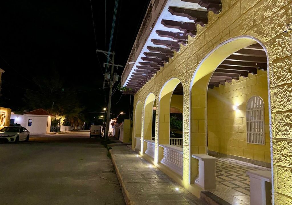 original-121BD2BF-C096-4D7A-8BE8-946FAC49820A