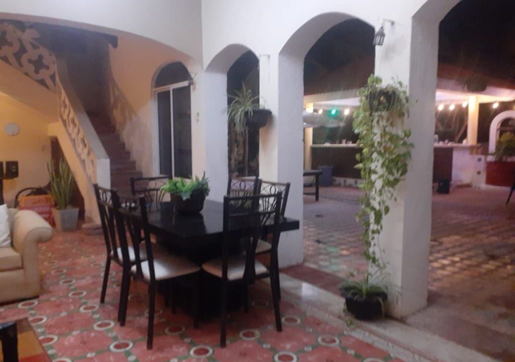 original-1D9BDC27-FDC0-4D51-8E1D-A00997E78D28